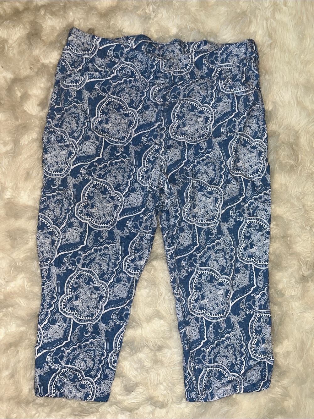 Chico's Blue and White Paisley Stretch Leggings